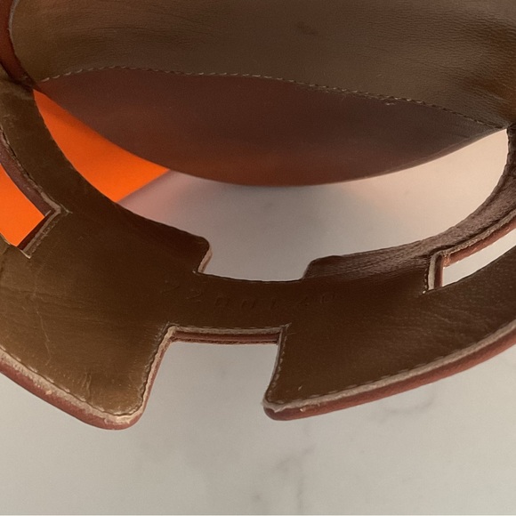 Hermès Oasis Sandals in Gold 37.5 - Picture 8 of 9